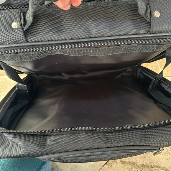 Tumi 🔥Sale🔥 black compact carryon bag for computer and clothes - Picture 6 of 11